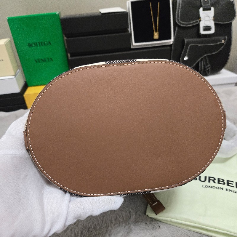 BURBERRY 巴寶莉 經典格紋棉麻拼接牛皮 肩背包 斜背包 水桶包-14