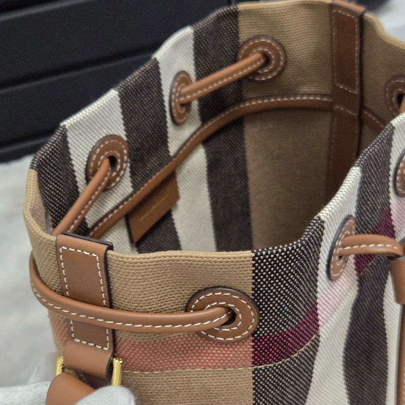BURBERRY 巴寶莉 經典格紋棉麻拼接牛皮 肩背包 斜背包 水桶包-15