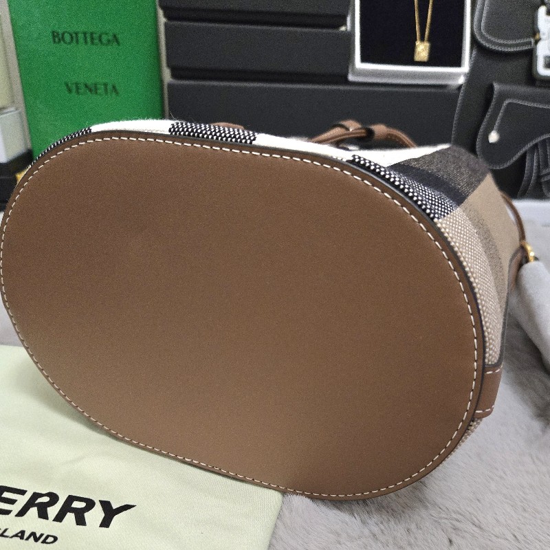 BURBERRY 巴寶莉 經典格紋棉麻拼接牛皮 肩背包 斜背包 水桶包-18