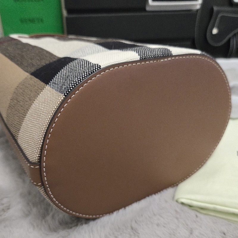 BURBERRY 巴寶莉 經典格紋棉麻拼接牛皮 肩背包 斜背包 水桶包-19