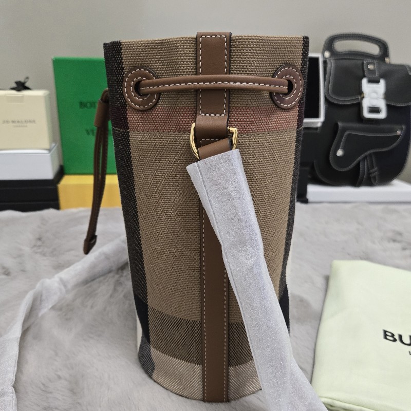 BURBERRY 巴寶莉 經典格紋棉麻拼接牛皮 肩背包 斜背包 水桶包-21