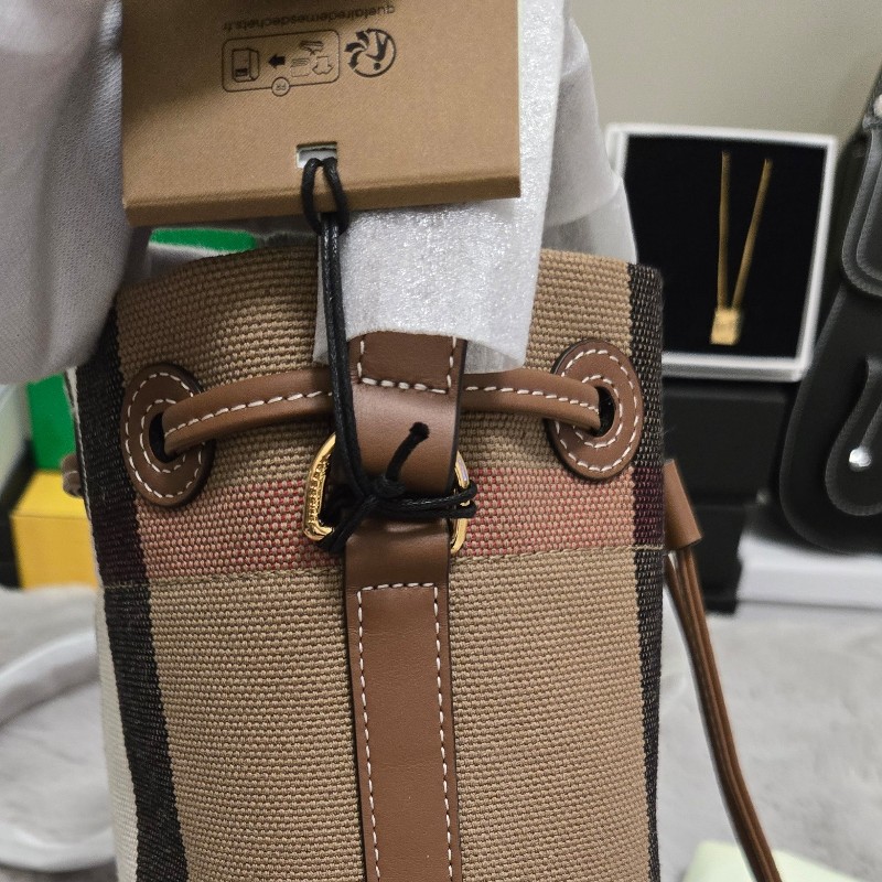 BURBERRY 巴寶莉 經典格紋棉麻拼接牛皮 肩背包 斜背包 水桶包-22