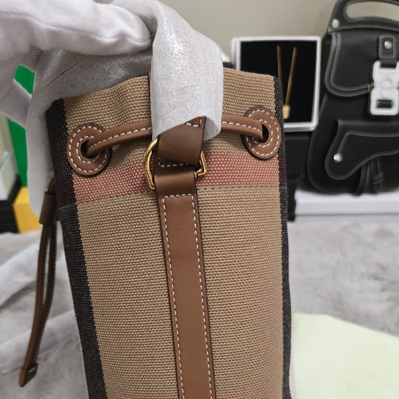 BURBERRY 巴寶莉 經典格紋棉麻拼接牛皮 肩背包 斜背包 水桶包-23