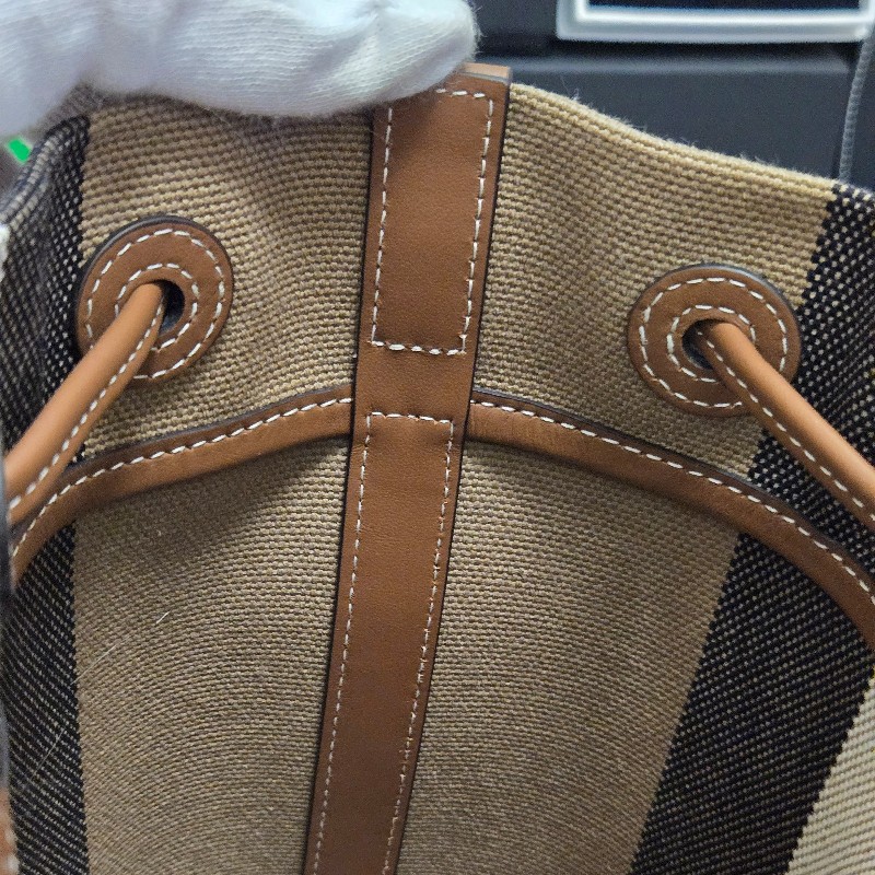 BURBERRY 巴寶莉 經典格紋棉麻拼接牛皮 肩背包 斜背包 水桶包-24