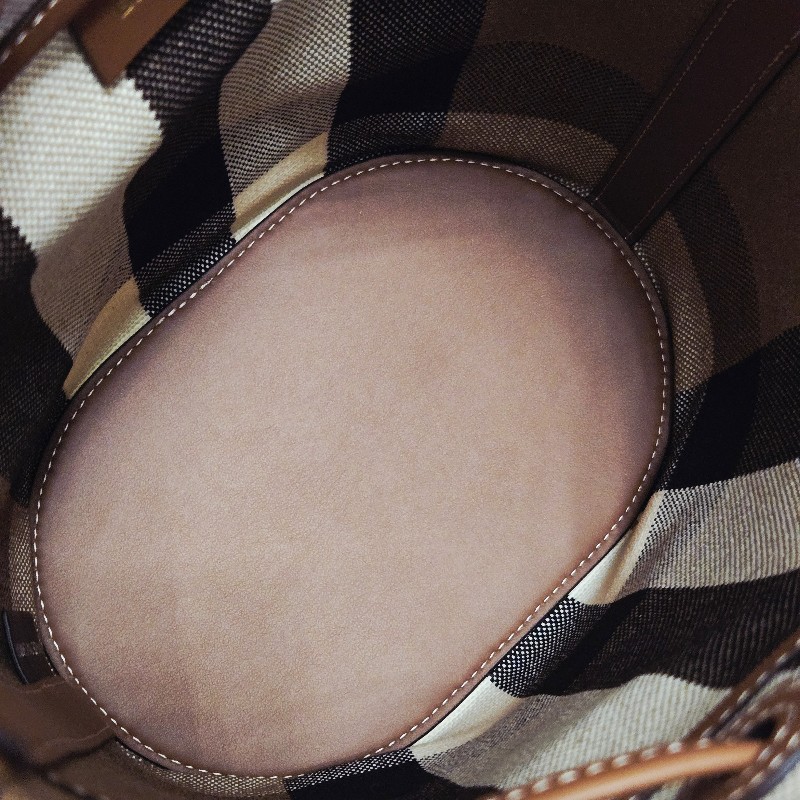 BURBERRY 巴寶莉 經典格紋棉麻拼接牛皮 肩背包 斜背包 水桶包-27