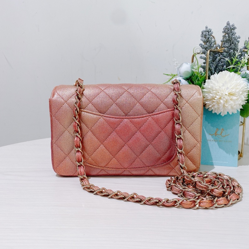 TK1693 CHANEL 香奈兒經典翻蓋式菱格款幻彩粉紅色肩帶包包CLASSIC FLAP MINI 20CM SUNSET IRIDESCENT-2