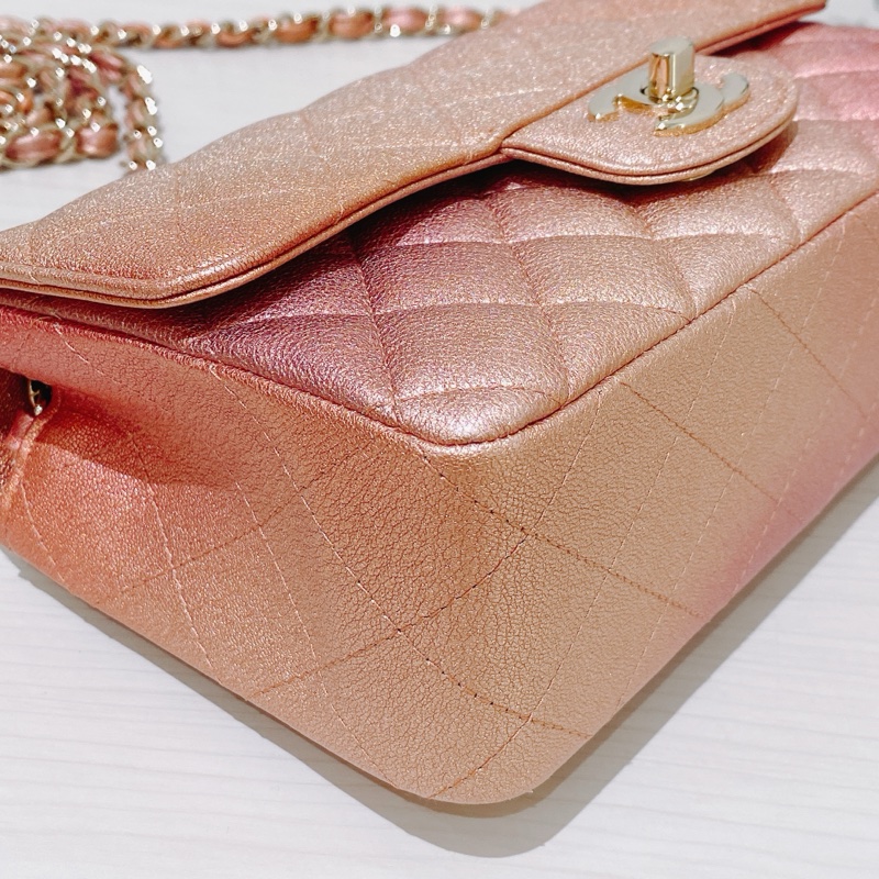 TK1693 CHANEL 香奈兒經典翻蓋式菱格款幻彩粉紅色肩帶包包CLASSIC FLAP MINI 20CM SUNSET IRIDESCENT-6