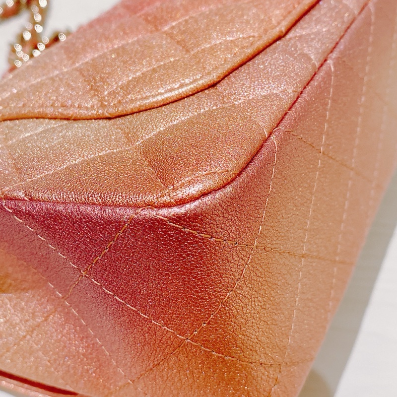 TK1693 CHANEL 香奈兒經典翻蓋式菱格款幻彩粉紅色肩帶包包CLASSIC FLAP MINI 20CM SUNSET IRIDESCENT-24