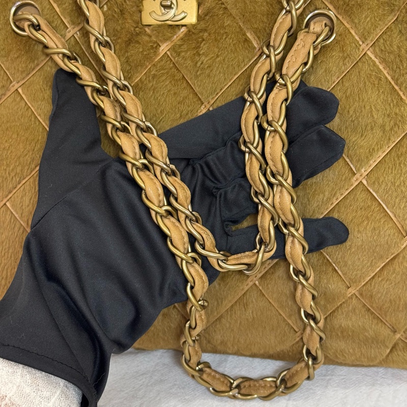 CHANEL 棕色皮草托特包-19