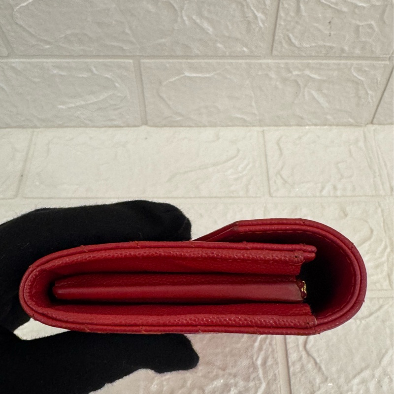 YSL紅色荔枝皮金logo釦式長夾-3