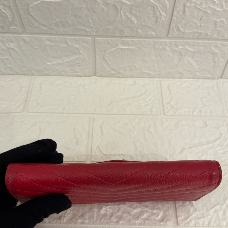 YSL紅色荔枝皮金logo釦式長夾-4