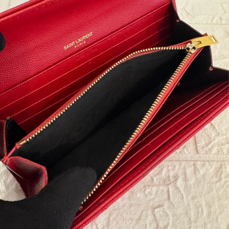 YSL紅色荔枝皮金logo釦式長夾-7