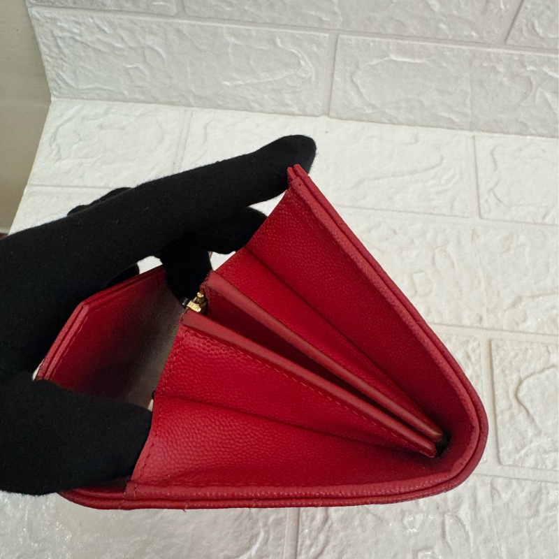 YSL紅色荔枝皮金logo釦式長夾-8