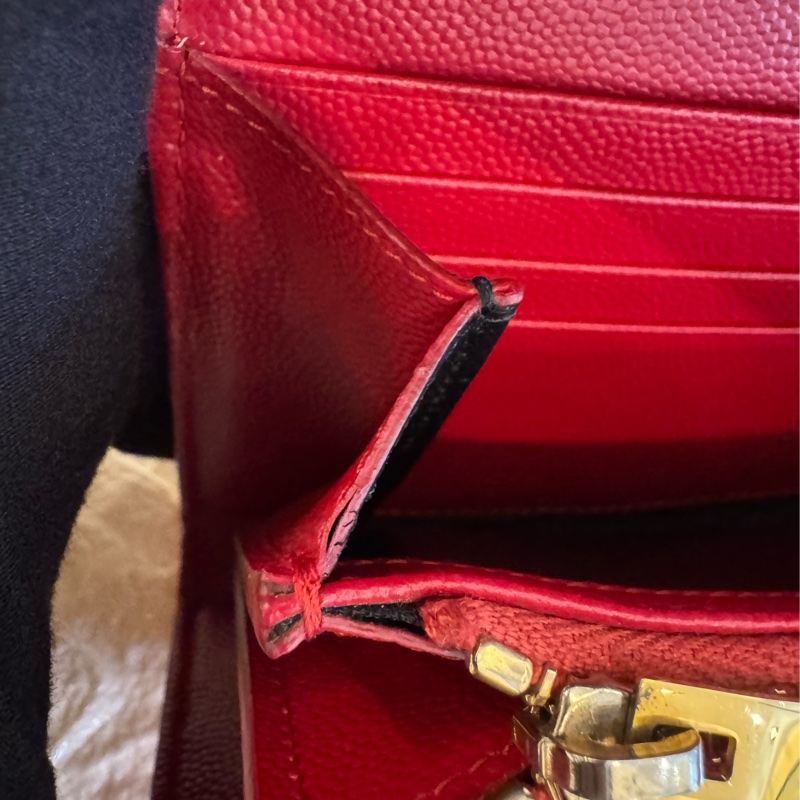 YSL紅色荔枝皮金logo釦式長夾-15