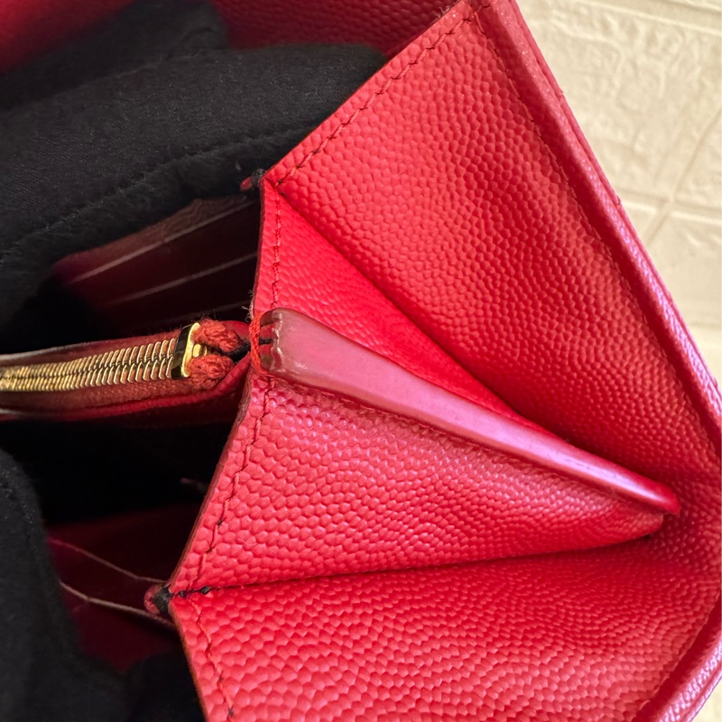 YSL紅色荔枝皮金logo釦式長夾-21