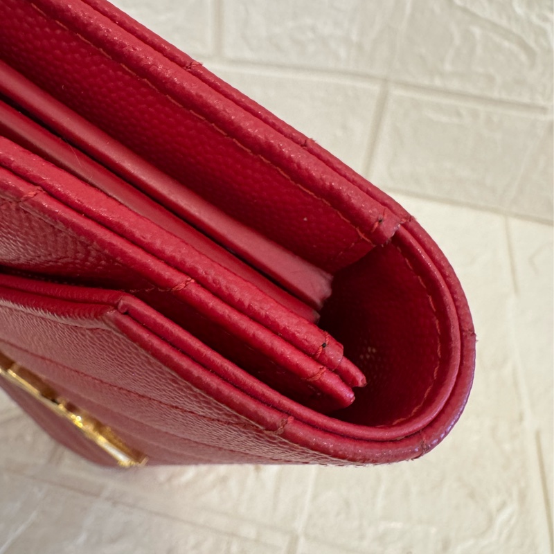 YSL紅色荔枝皮金logo釦式長夾-24
