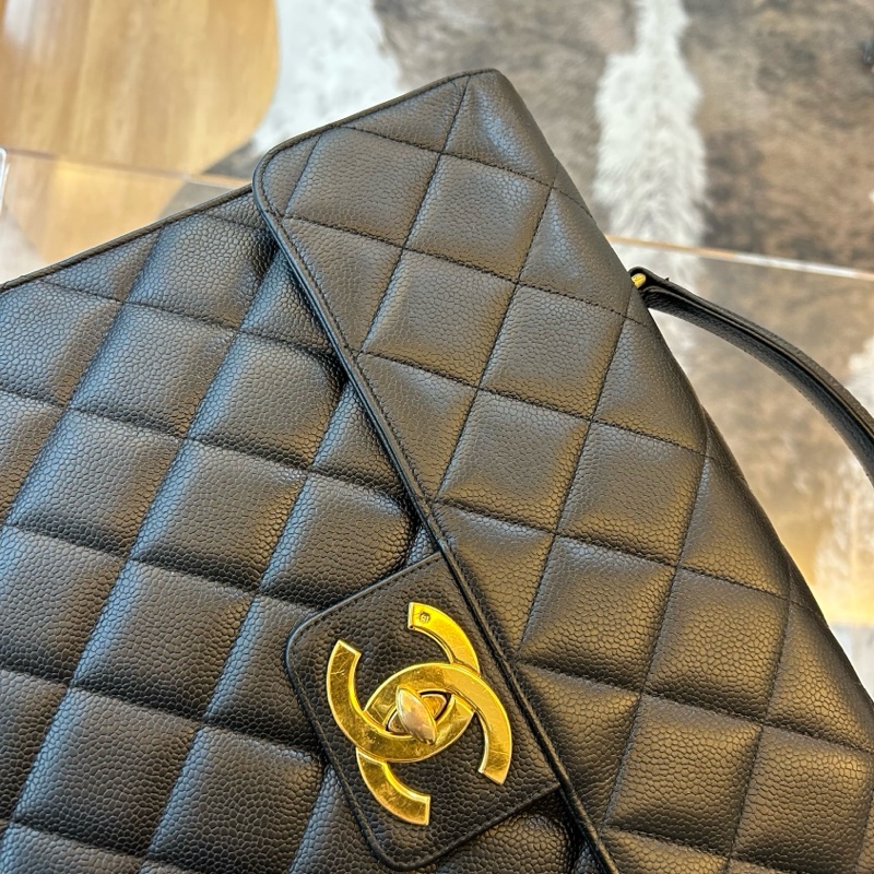 Chanel香奈兒黑金魚子醬菱格紋貝嫂公文包-12
