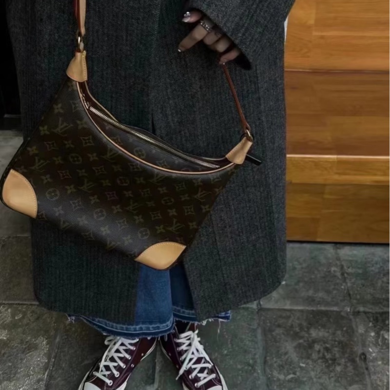 99新全網最低 #櫃上在售8萬 Lv牛角包小號 肩帶🉑調 大容量耐操耐用-3