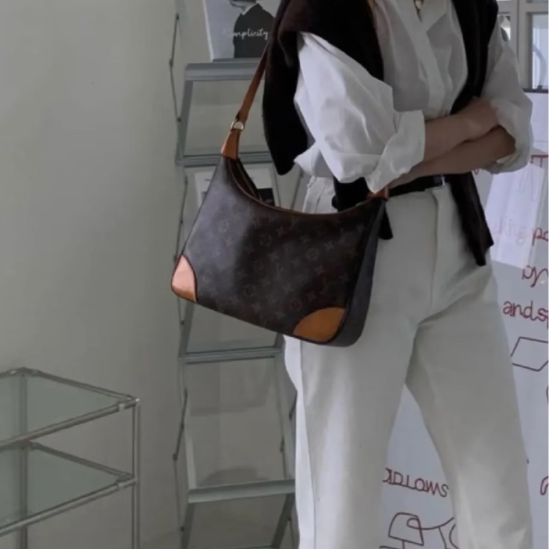 99新全網最低 #櫃上在售8萬 Lv牛角包小號 肩帶🉑調 大容量耐操耐用-4