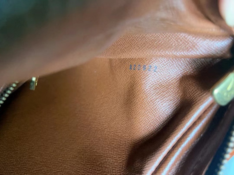 9新全網最低 #櫃上在售8萬 Lv牛角包小號 肩帶🉑調 大容量耐操耐用-12