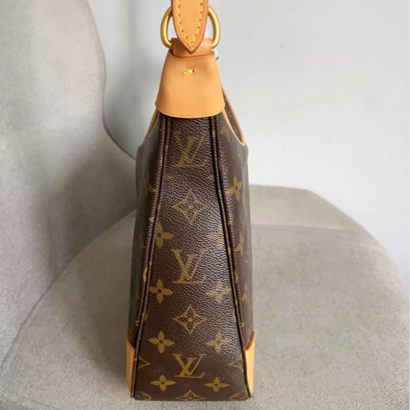 9新全網最低 #櫃上在售8萬 Lv牛角包小號 肩帶🉑調 大容量耐操耐用-17