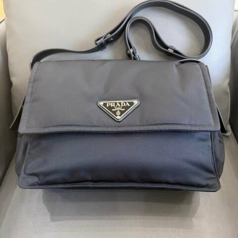 PRADA cini三角標大號郵差包 新款 尺寸29X20 97新 配件塵袋