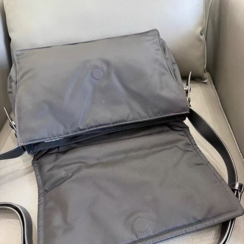 PRADA cini三角標中號郵差包 新款 尺寸29X20 97新 配件塵袋-5