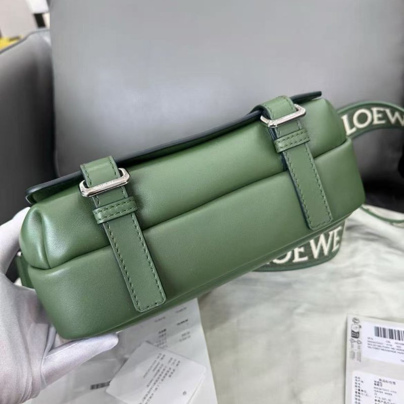 Loewe 綠色郵差包 全新閒置 配件齊全-3