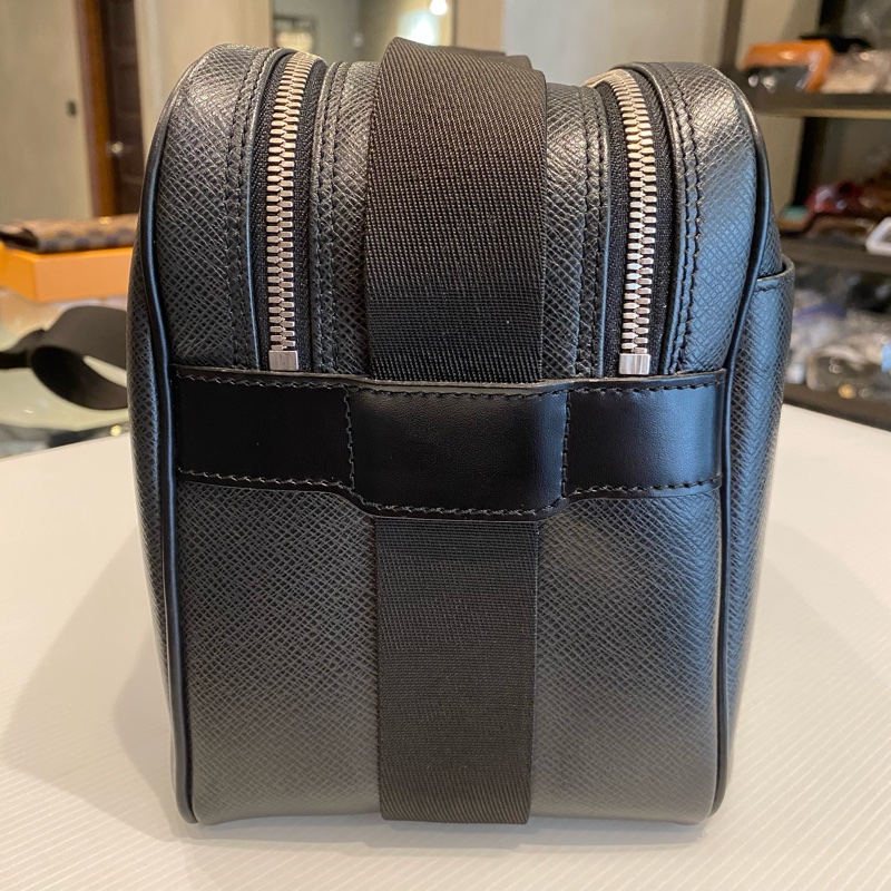 LOUIS VUITTON 雙層郵差包 黑-6