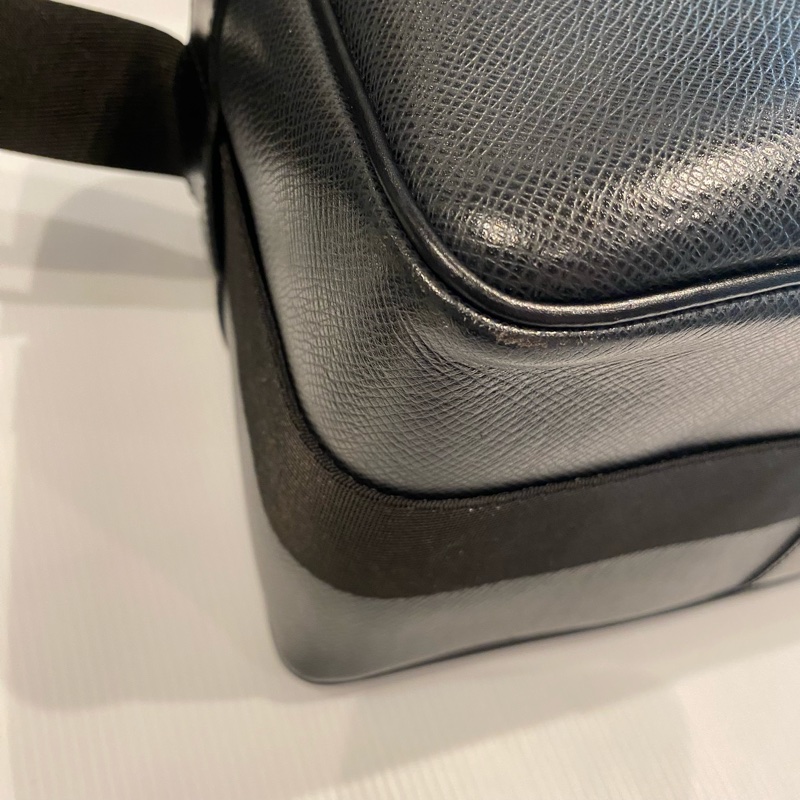 LOUIS VUITTON 雙層郵差包 黑-16