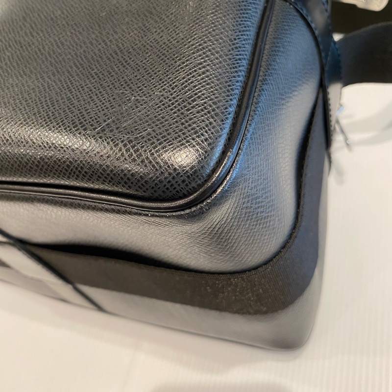 LOUIS VUITTON 雙層郵差包 黑-18