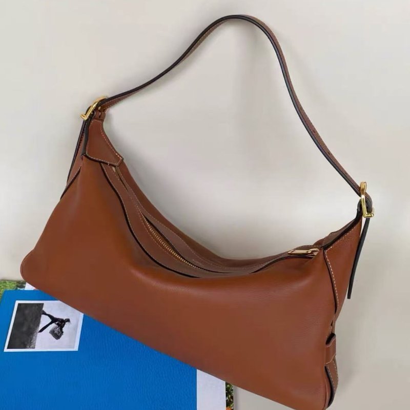 celine 金棕焦糖色 中號 romy 腋下包hobo，尺寸:34*16*5cm，98新 配件塵袋-4