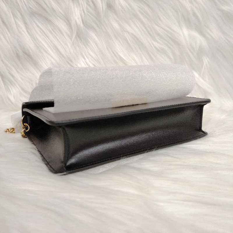 Celine TRIOMPHE亮澤牛皮革鏈條錢包-2