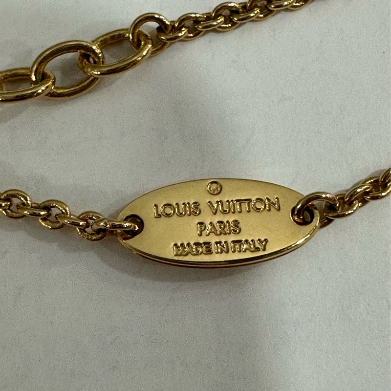 LV m61083 金色essential v字項鍊-5