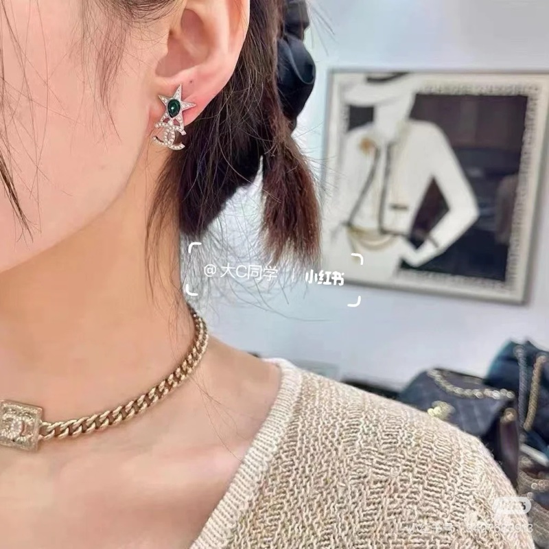 Chanel 銀色鑲鑽雙C logo+立體星星綴綠寶石 針式耳環/貼耳款-7
