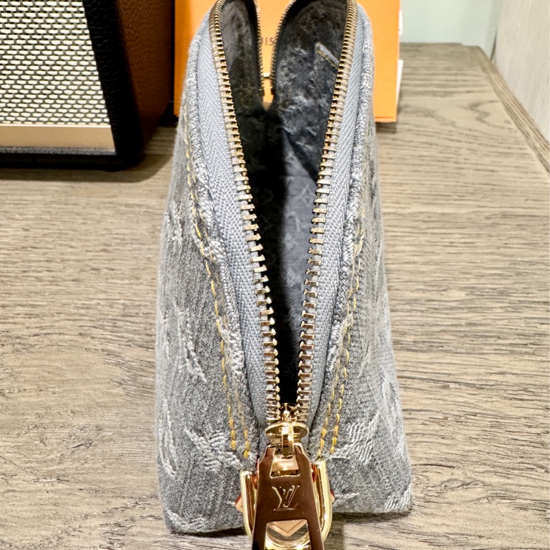 Louis Vuitton 2025  限量丹寧系列化妝包 （sold 🎉 ）-6