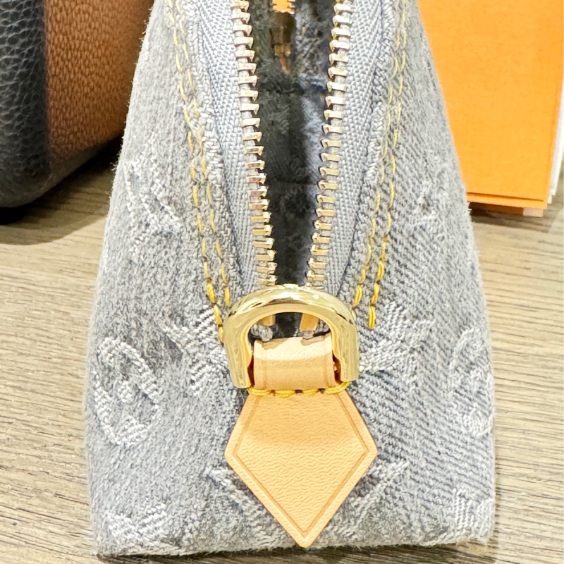 Louis Vuitton 2025  限量丹寧系列化妝包 （sold 🎉 ）-8