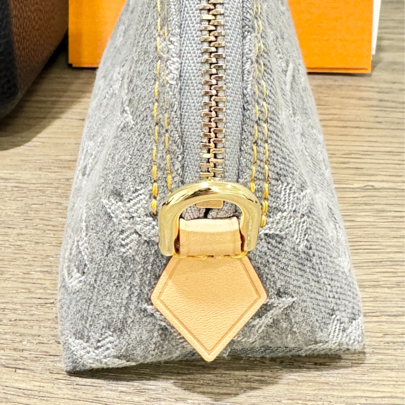 Louis Vuitton 2025  限量丹寧系列化妝包 （sold 🎉 ）-9