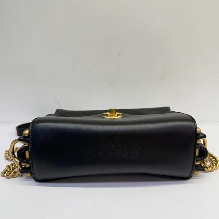 Chanel 季節性黑色斜背包 翻蓋包-3