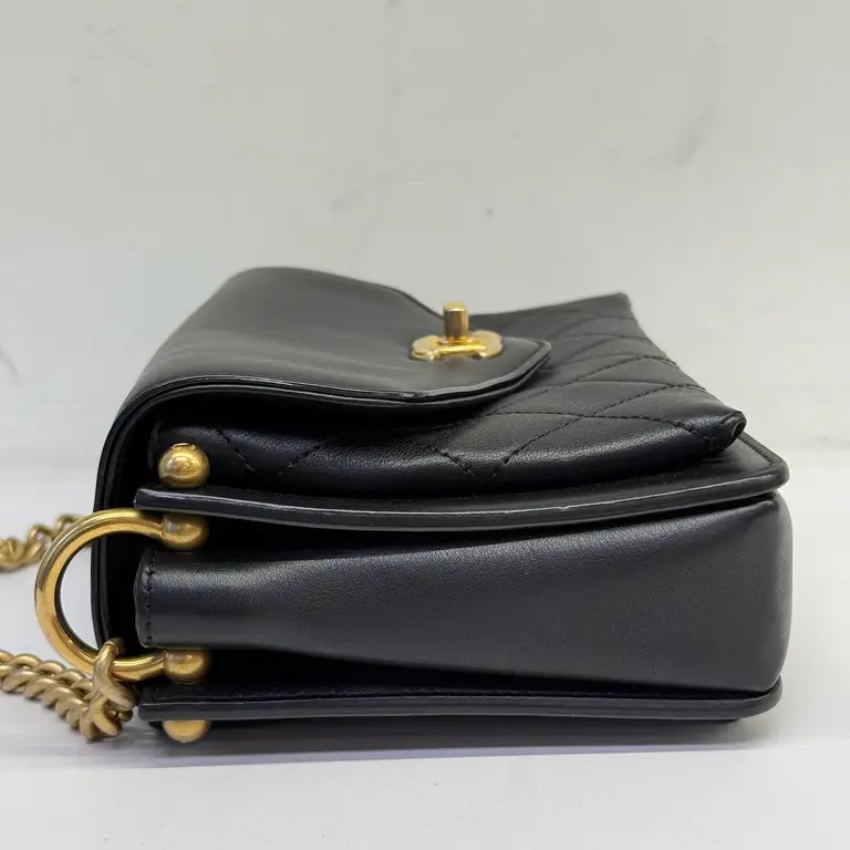 Chanel 季節性黑色斜背包 翻蓋包-5