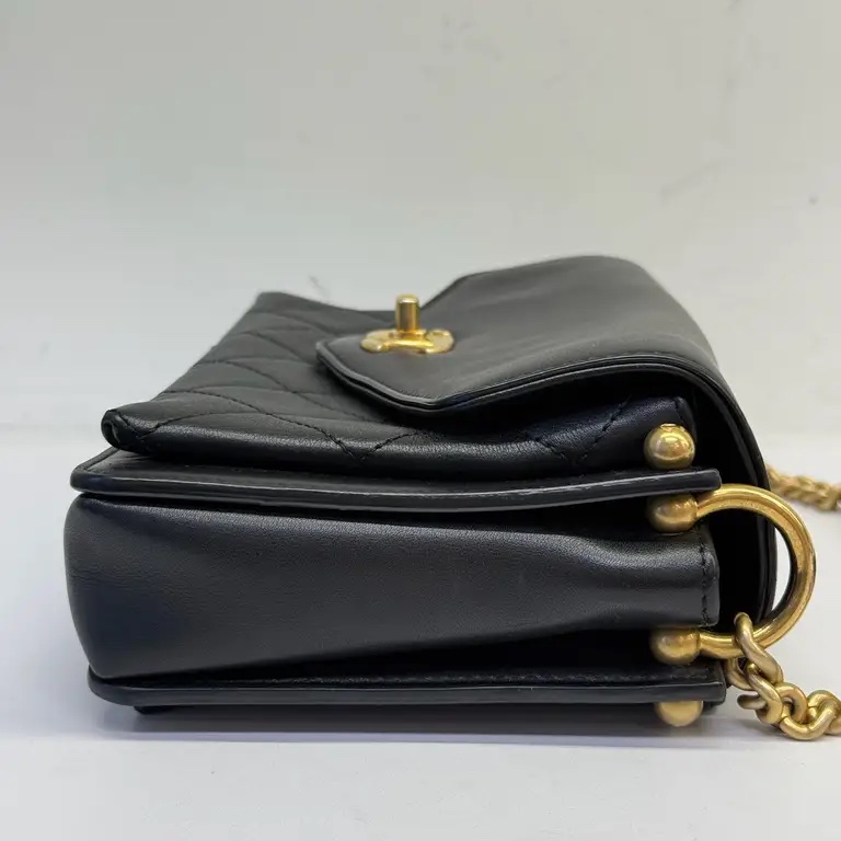 Chanel 季節性黑色斜背包 翻蓋包-6