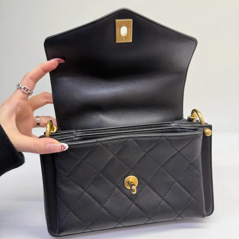 Chanel 季節性黑色斜背包 翻蓋包-7