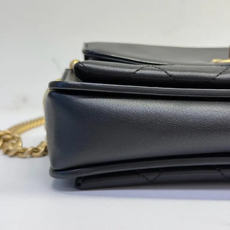 Chanel 季節性黑色斜背包 翻蓋包-10