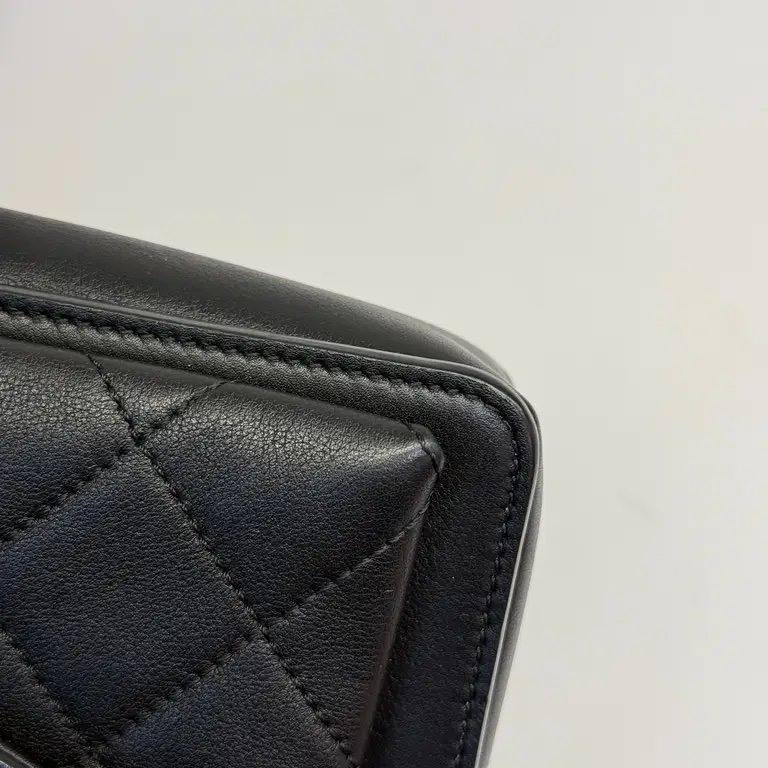 Chanel 季節性黑色斜背包 翻蓋包-12