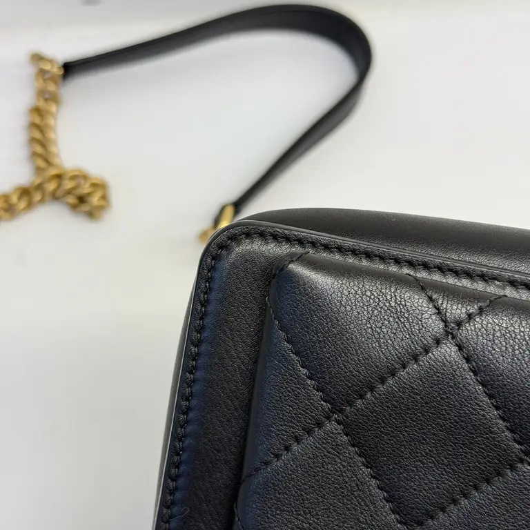 Chanel 季節性黑色斜背包 翻蓋包-13