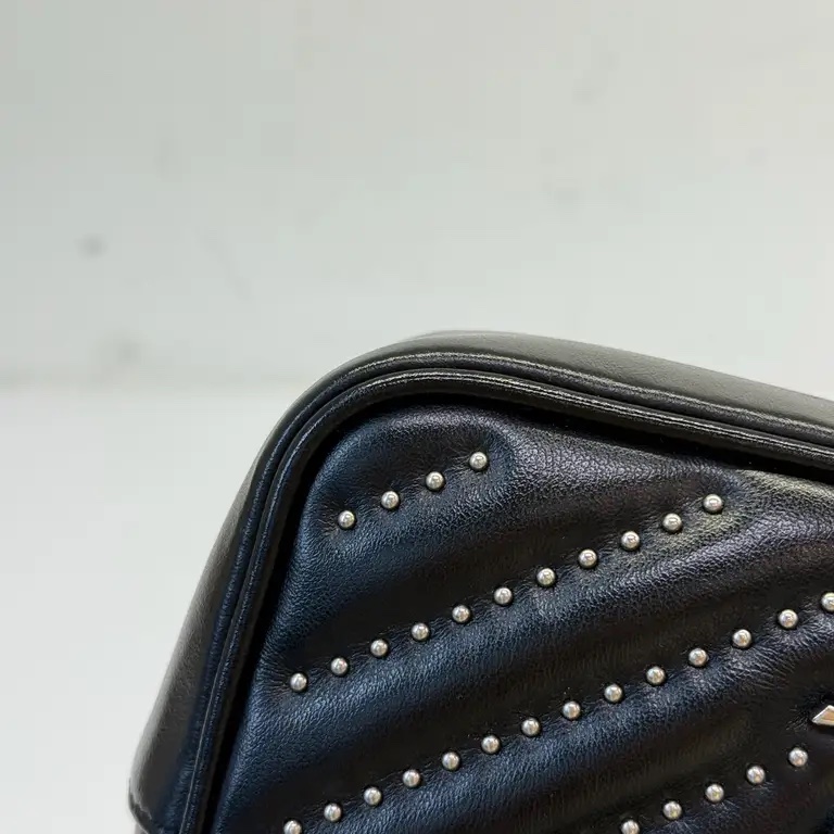 Ysl 黑色V紋腰包-16