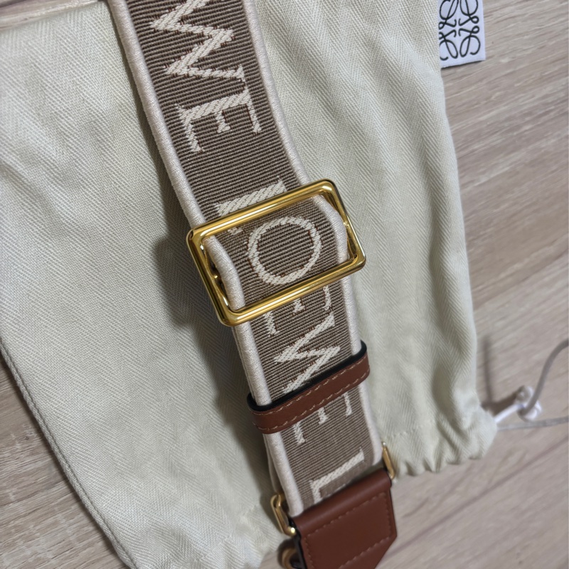 LOEWE 背帶-4