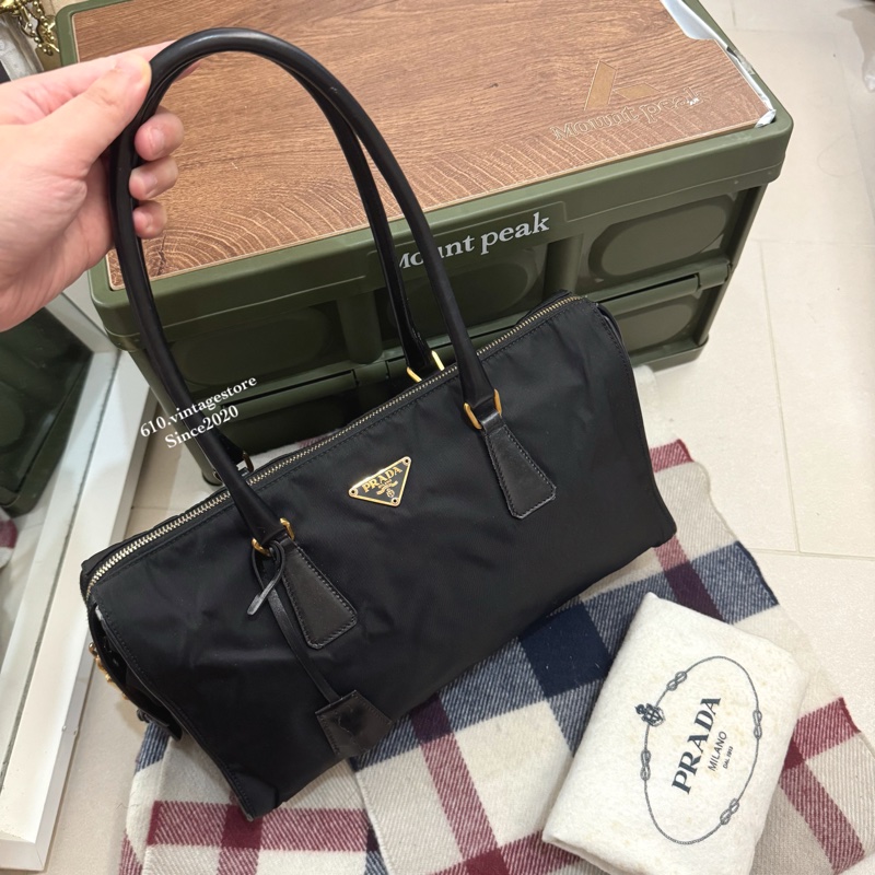Prada Nylon黑金法棍包🧡-0