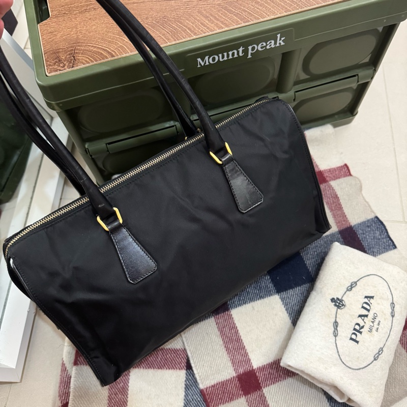 Prada Nylon黑金法棍包🧡-2