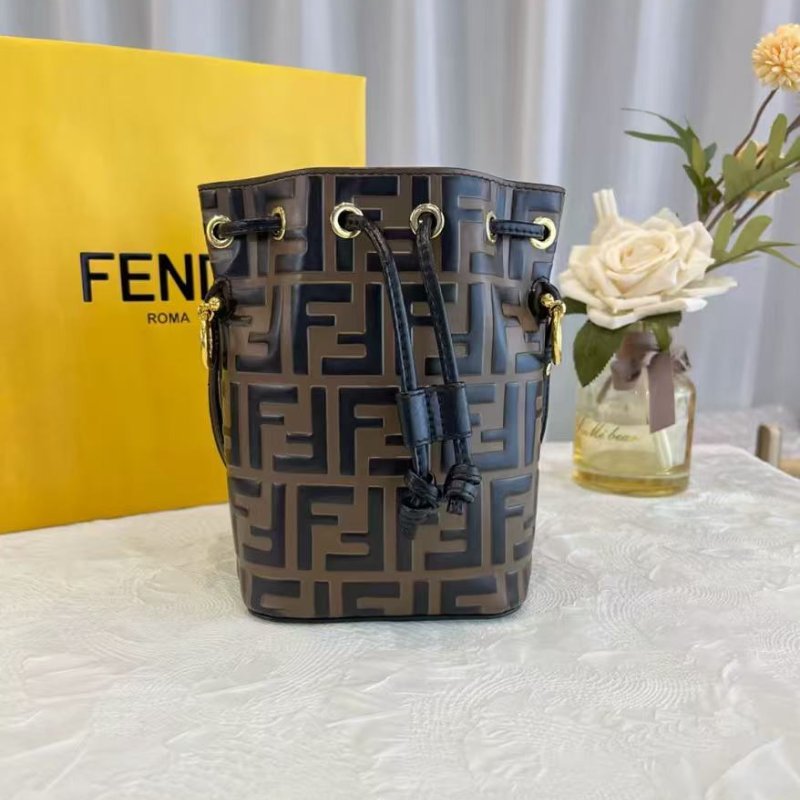 Fendi 抽繩小水桶包 22年 99新 18*12*10 配件塵袋-0